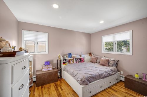 15 Farmstead Rd, Commack NY 11725-1506 exterior