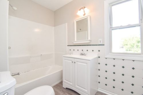 105 Lyons St, Springfield MA 01151-1610 exterior