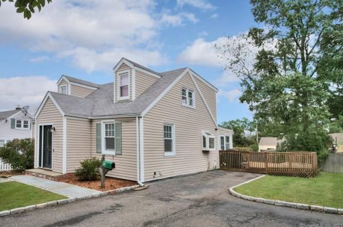 17 Ambler Dr, Norwalk, CT 06851-5201