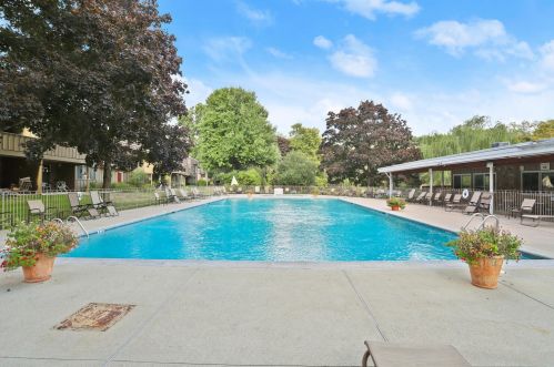 31 Ledgebrook Dr, Norwalk CT 06854-1017 exterior