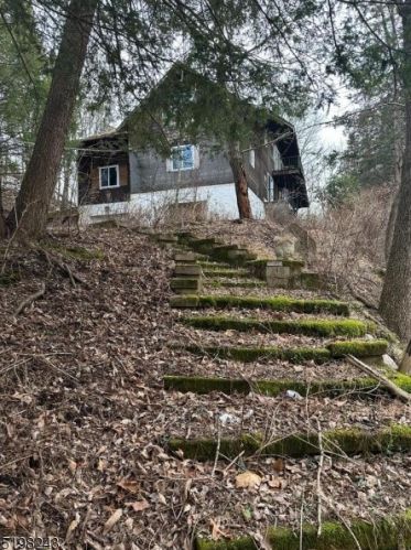 6 Kohlbocker Rd, Fredon, NJ 07860-5034