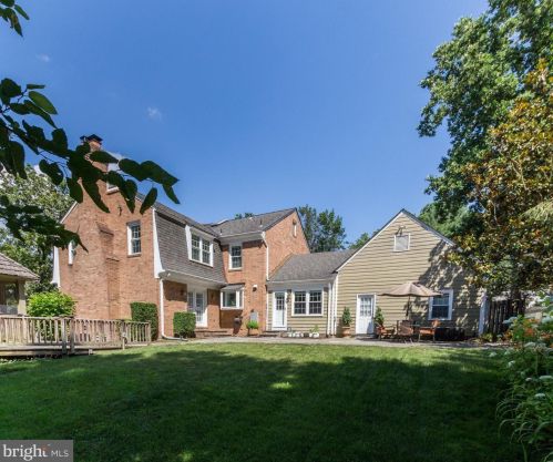 8112 River Falls Dr, Rockville, MD 20854-3838