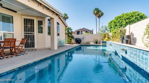 14015 33rd St, Phoenix AZ  85044-8715 exterior