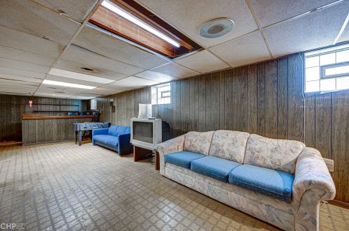 4500 Ln Crosse Ave, Chicago IL 60646-4922 exterior