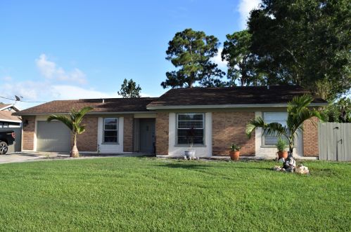 890 Walters Ter, Fort Pierce FL  34983-3987 exterior