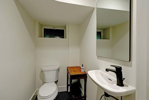 690 Angell St, Providence RI 02906-5309 exterior