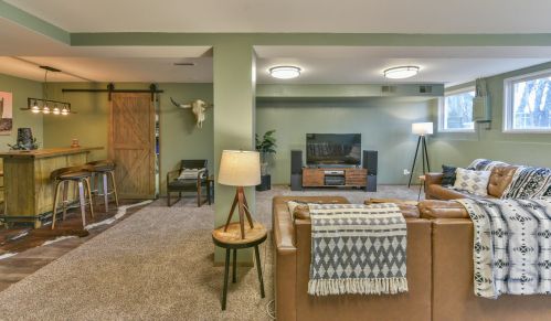 1811 Holmes Ct, Milwaukee WI 53221-3546 exterior