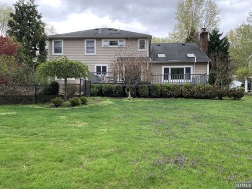 5 Fairfield Ct, Demarest NJ  07627-2517 exterior