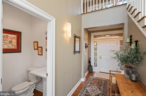 580 Mermaid Ln, Philadelphia PA 19118-4026 exterior