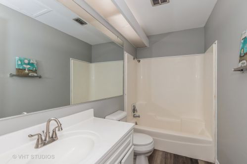 4216 Brentwood Ln, Waukegan IL 60087-1819 exterior