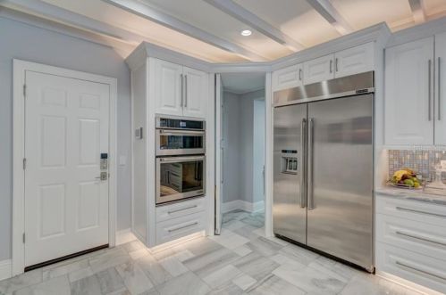 2819 Safe Hbr Dr, Tampa FL 33618-4538 exterior