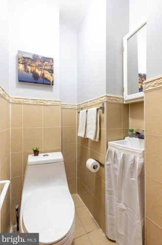 728 Christian St, Philadelphia PA 19147-3914 exterior