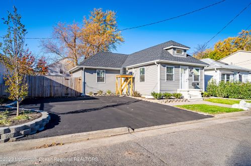 469 Center Ave, Middletown NJ  07748-5370 exterior