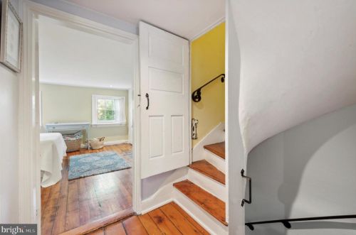 330 Camac St, Philadelphia PA 19107-5926 exterior