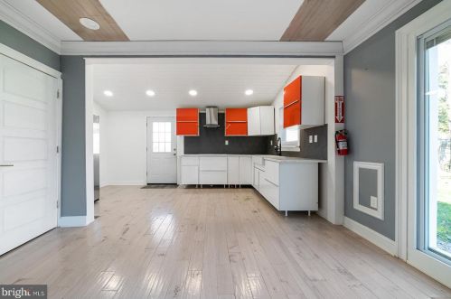 6889 Highland Ave, Camden NJ 08110-6211 exterior