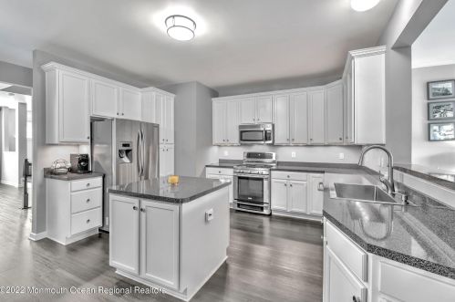 44 Pate Dr, Middletown NJ 07748-1700 exterior