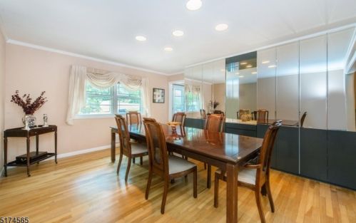 17 Coddington Ter, Livingston NJ 07039-3632 exterior