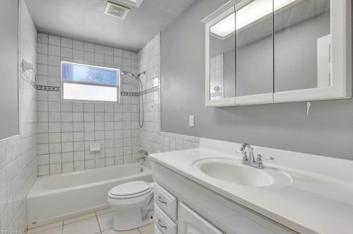 4656 Capri Dr, Naples FL exterior