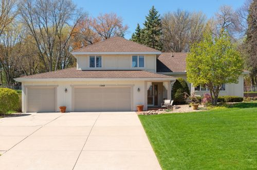 1292 Karth Lake Cir, Saint Paul, MN 55112-5711