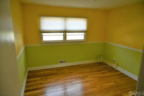 29 Oliver Ave, Edison NJ 08820-3144 exterior