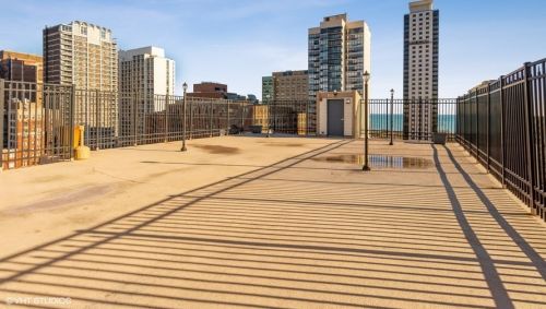 450 Briar Pl, Chicago IL 60657-4737 exterior