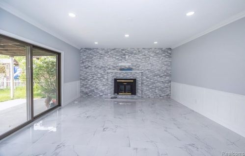 425 Rosemary St, Dearborn Heights MI  48127-3681 exterior