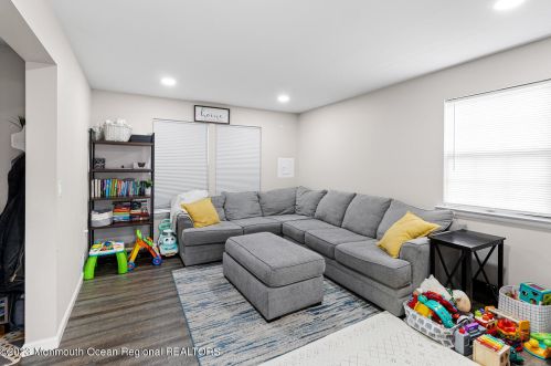 1300 Dahlia Ct, Jackson Twp NJ  08527-4131 exterior