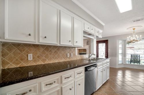 221 Normal Park Dr, Huntsville TX 77320-3438 exterior