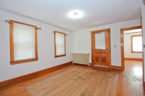 111 Spg St, Windsor Locks CT 06096-2208 exterior