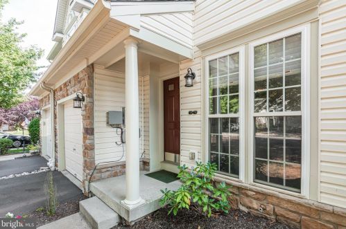 28 Creekside Dr, Pottstown, PA 19464-2986