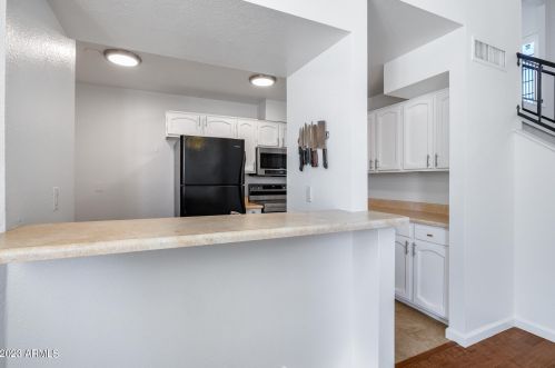 1944 Behrend Dr, Phoenix AZ 85027-3834 exterior