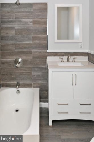 4507 Chestnut Ave, Camden NJ 08109-2504 exterior