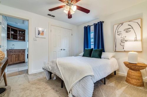 1307 Cesar Chavez St, Austin TX 78702-4403 exterior