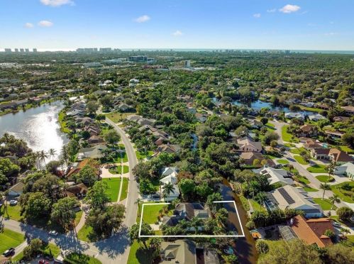 428 Sharwood Dr, Naples FL 34110-5726 exterior