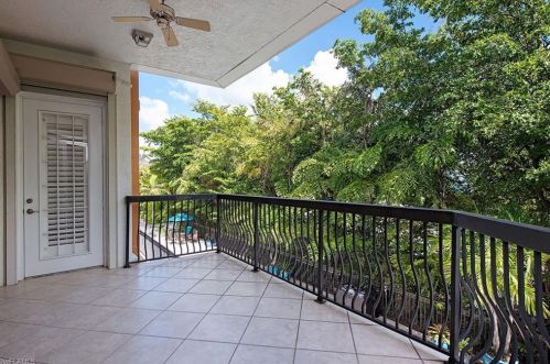 705 10th St, Naples, FL 34102-9329