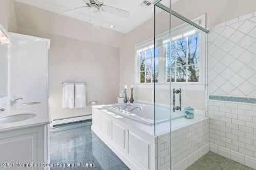 15 Sunny Ridge Dr, Red Bank NJ exterior