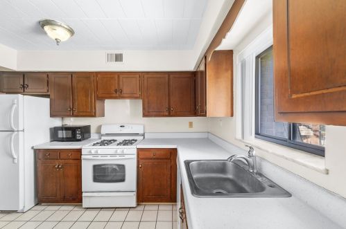 631 Frst Grn Dr, Moon Twp PA 15108-2768 exterior