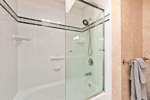 82 Chaucer Dr, Concord CA 94521-3301 exterior