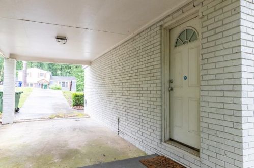 2957 Eleanor Ter, Atlanta GA  30318-6078 exterior