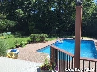 12 Evans Ct, Huntington Station NY exterior