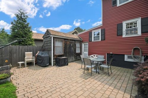 35 Ivernia Rd, Worcester MA 01606-1423 exterior
