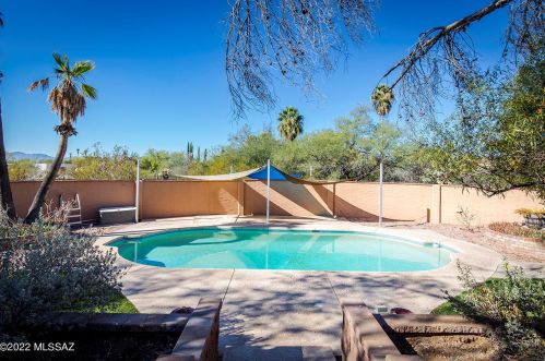 1424 Chapala Dr, Tucson AZ  85704-2037 exterior