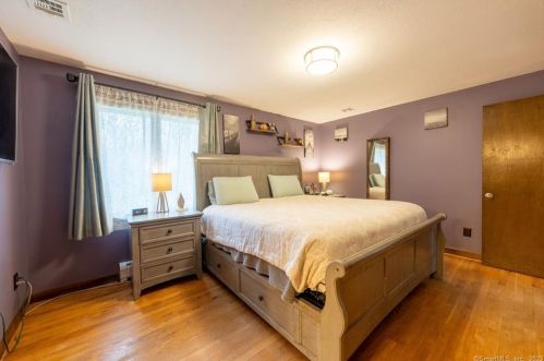 87 Mcdivitt Dr, Manchester CT 06042-2239 exterior