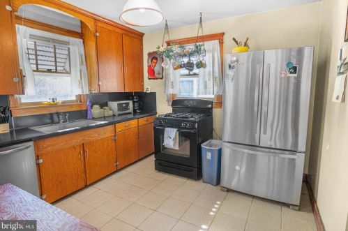 221 Locust St, Hanover PA  17331-2617 exterior