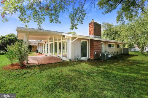 917 Northwest Dr, Silver Spring MD  20901-1435 exterior