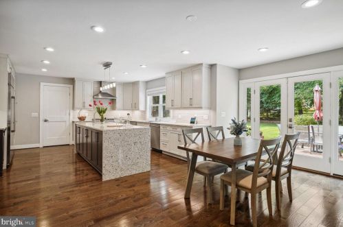 8819 Victory Ln, Rockville MD 20854-3643 exterior