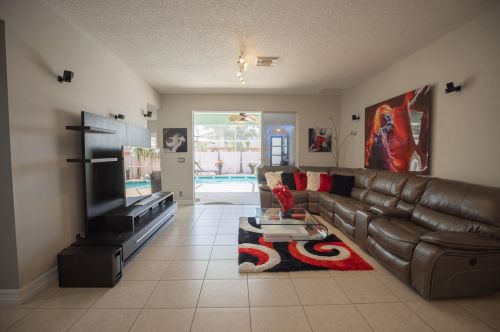 276 Ferris Dr, Fort Pierce FL 34983-8625 exterior