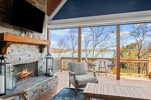 4244 Twin Rivers Dr, Gainesville GA 30504-5326 exterior