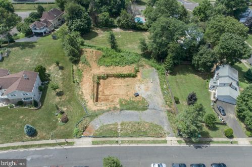 1172 Laurel Ln, Huntingdon Valley PA 19006-3216 exterior