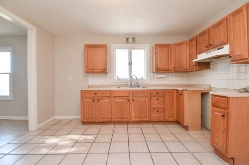 105 Lyons St, Springfield MA 01151-1610 exterior